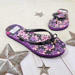 Kate Spade Foxy flip flop sandals purple floral gold charm logo women's 6 NEW